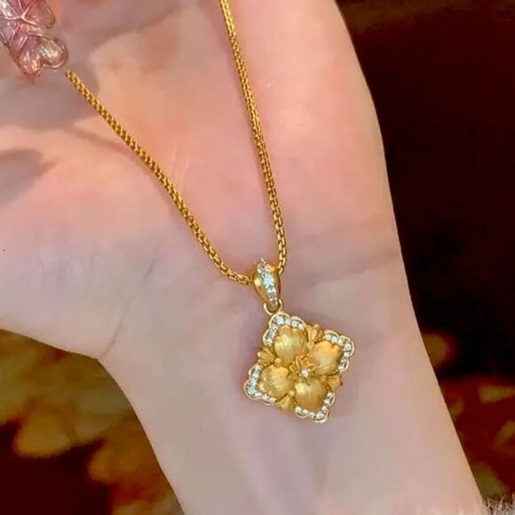 XMAS SALE 18k Stamped Gold Filled Vintage Victorian Crystal Clover Necklace - Picture 3 of 8